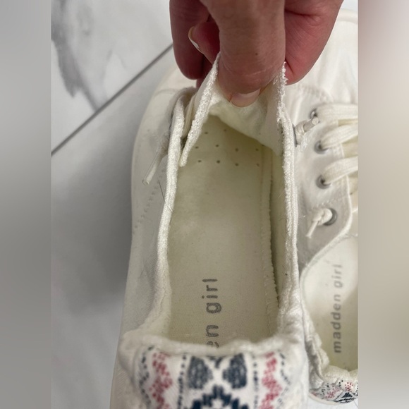 Madden Girl White Lace-Up Sneakers with Patterned Heel Size 9 - Picture 13 of 13